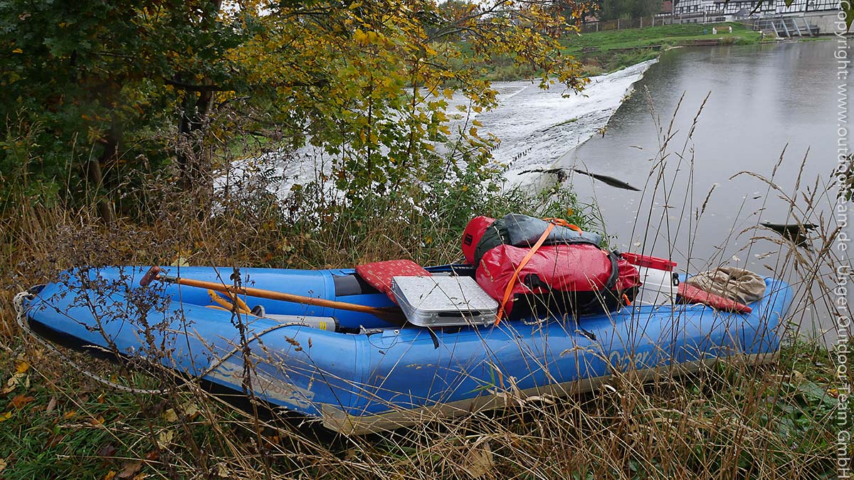 "Lastesel" Schlauchkanadier (Otter von Spreu Boote) 2 Personen, Feuerzelt, Schlafsäcke, Getränke, Tarp, Verpflegung ... auf einer 4 Tage Flussbefahrung Ende Oktober.