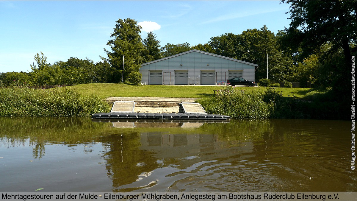 Eilenburger Mühlgraben - im Bild die Anlegestelle - breiter Schwimmsteg - vom Eilenburger Ruderverein e.V. - hier ist ggf Übernachtung bzw. Ausbooten möglich.