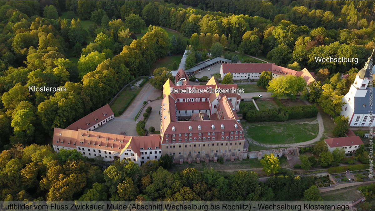 Luftbild vom Benediktinerkloster in Wechselburg. Übrigens ist das Kloster nur wenige hundert Meter vom Platz der Bootsausgabe entfernt.