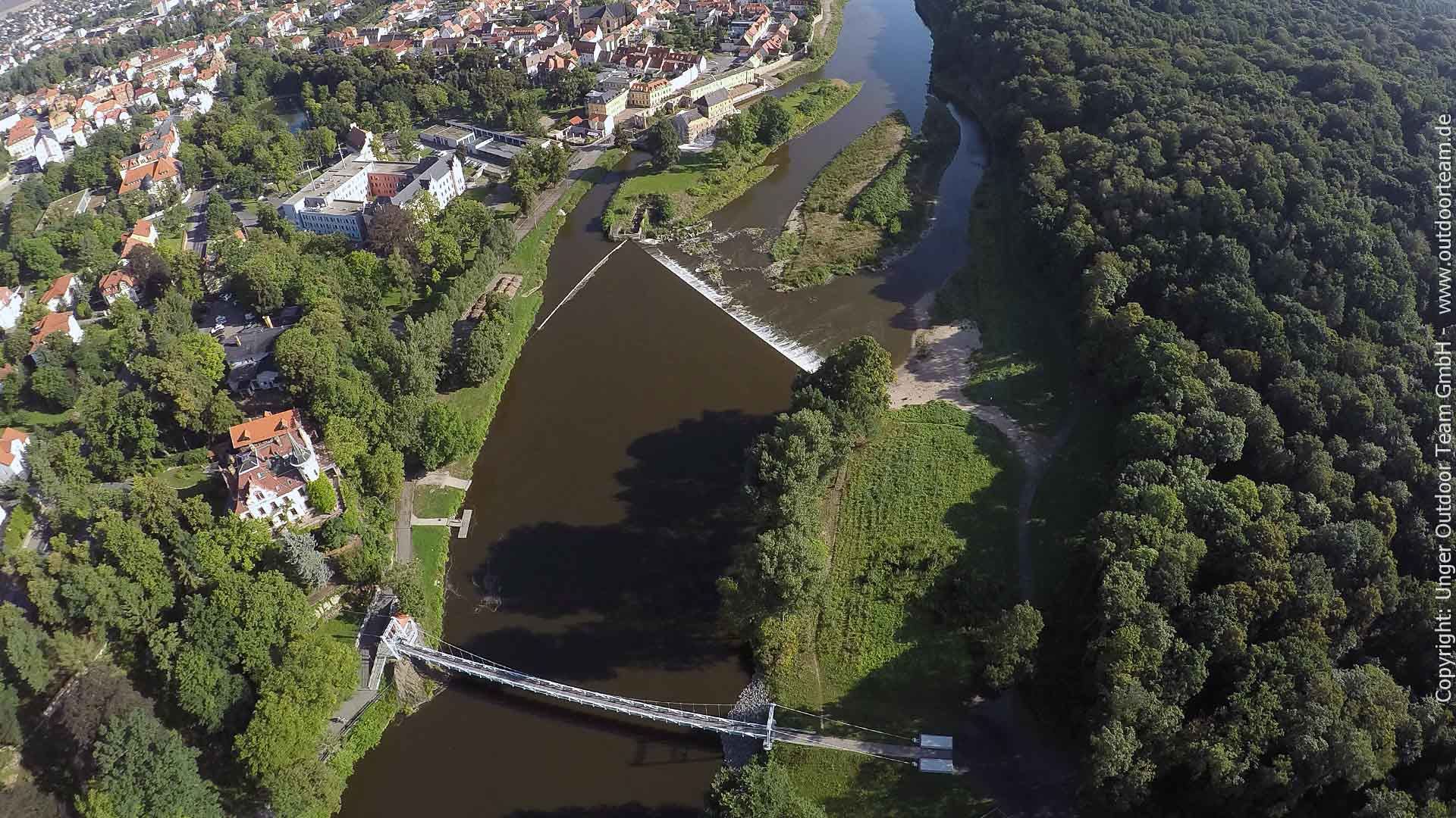 Paddelstrecke B Vereinte Mulde - Tourende Bootsabgabe in der Stadt Grimma nahe der markanten Hängebrücke