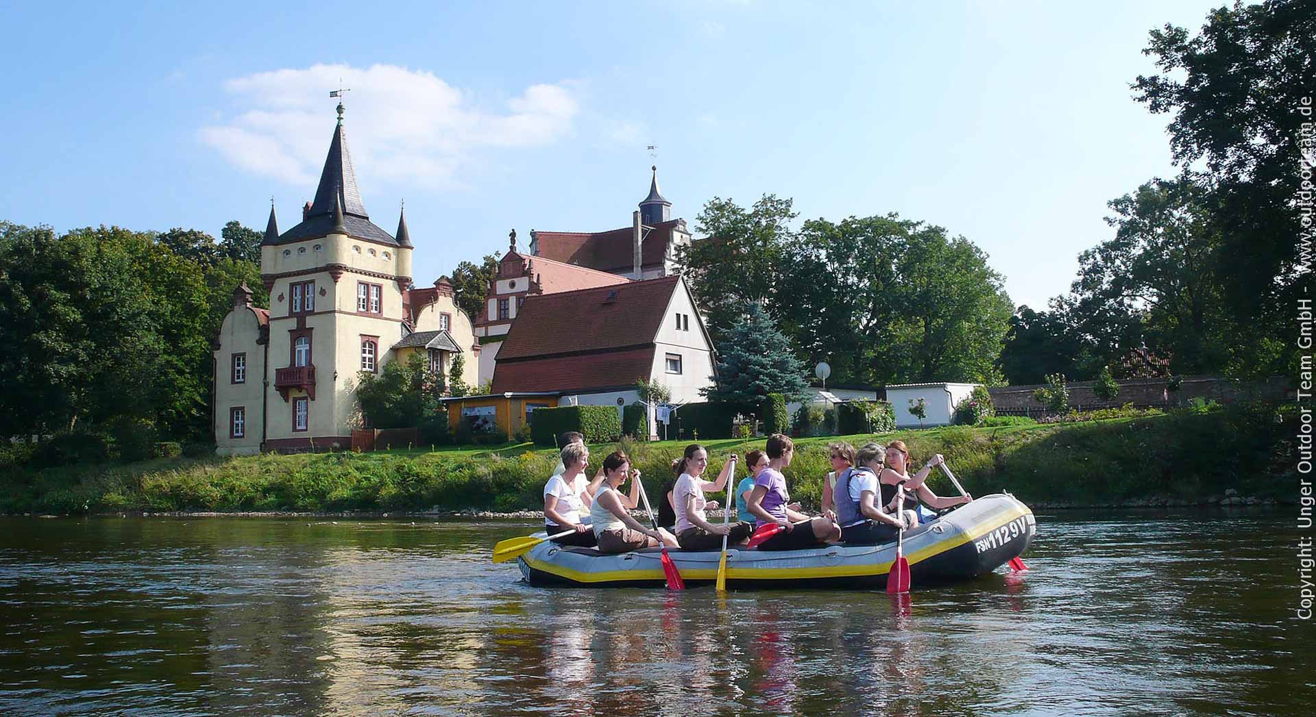 Paddelstrecke D ab Wasserschloss Podelwitz auf dem Mulde-Fluss Bestes Preis Leistungsverhältnis (für größere Gruppen) bietet das Schlauchboot "Hippo"