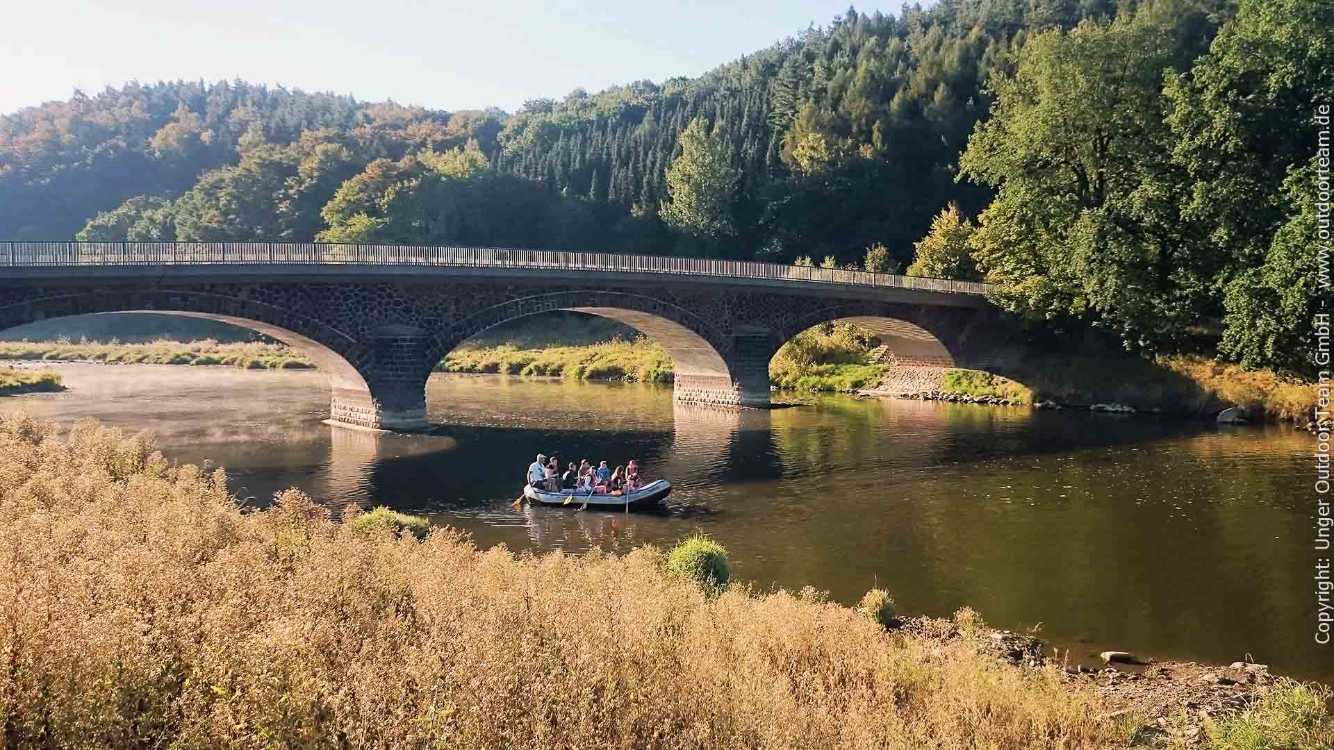 Bootsausgabe und Tourstart zur Kurzstrecke G von Klosterbuch nach Leisnig erfolgt an der großen Backsteinbrücke.