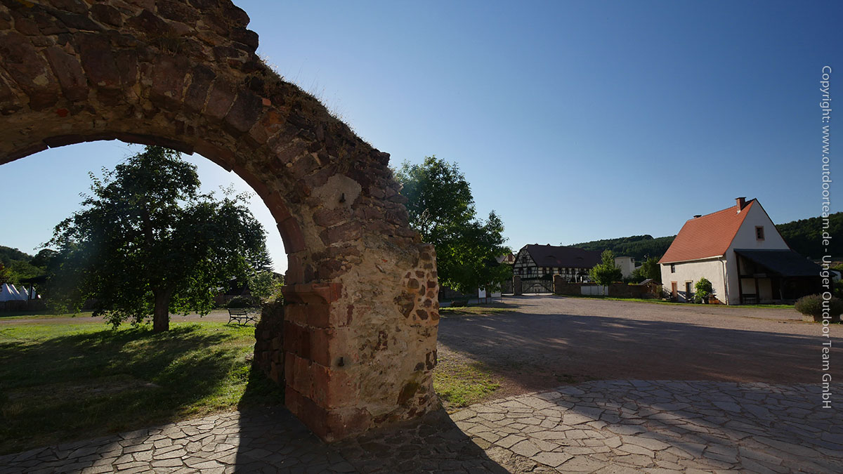 Romantische Fotoimpression vom "alten" Kloster Buch. Die FeWo befindet sich vis a vis am Eingangsbereich der Klosteranlage.