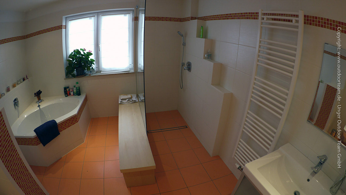 Insgesamt gibt es in der Herberge drei Badezimmer / Sanitärbereiche für die Gäste. Im Bild: Bad Nr. 2 im 1. OG.