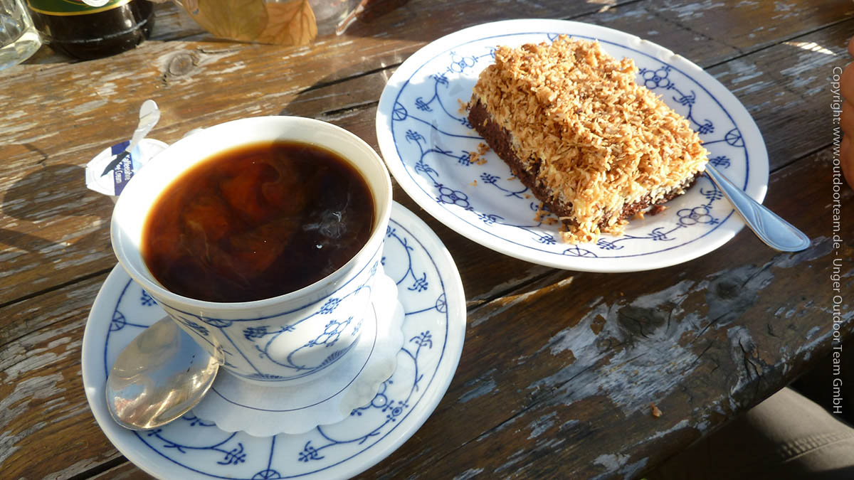 Der legendäre Sägespäne-Kuchen und eine Tasse Kaffee - ein "Muß" bei einem Besuch in der Leithenmühle