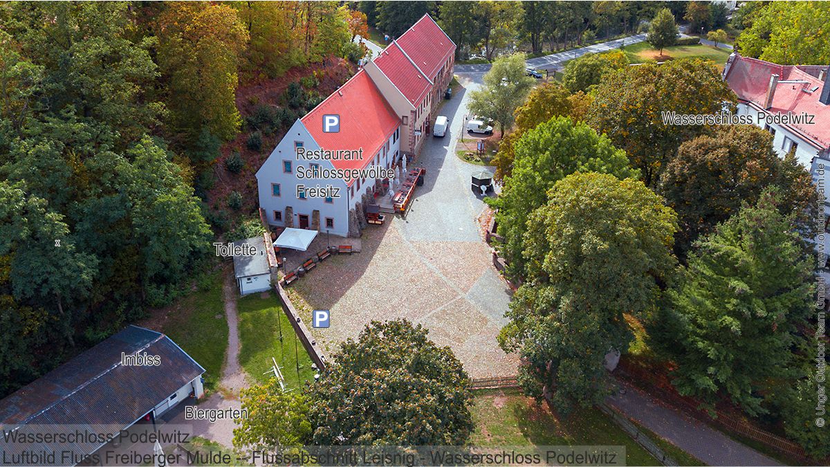 Etappenziel Wasserschloss Podelwitz. Im (Luft-) Bild: Restaurant Schlossgewölbe, Biergarten und Teile ds Schlosses Podelwitz