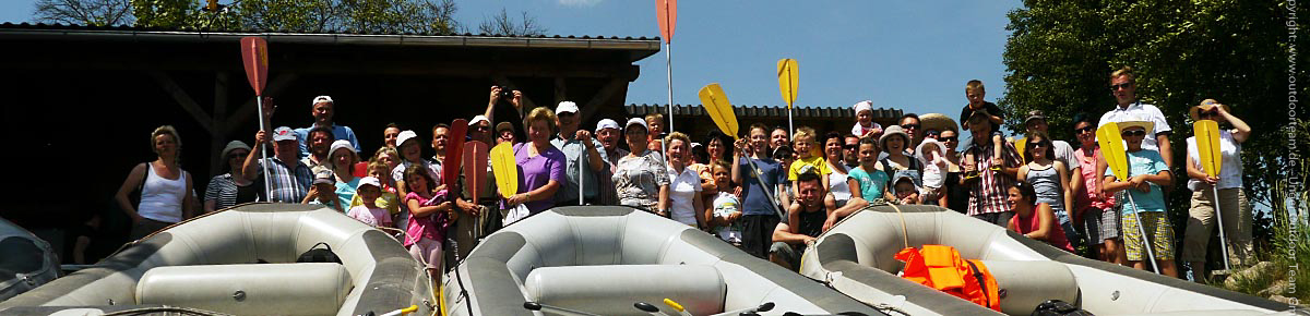 Schlauchboottour als Familientag einer sächsischen Landesbehörde - ca. 40 Teilnehmer in den Booten unterwegs ...