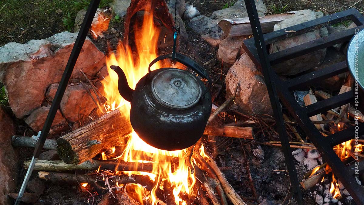 Wildnisküche - Abenteuer-Kochkurs - lernen, wie man mit dem - am - und auf dem offenen Feuer kocht, bäckt und räuchert ...