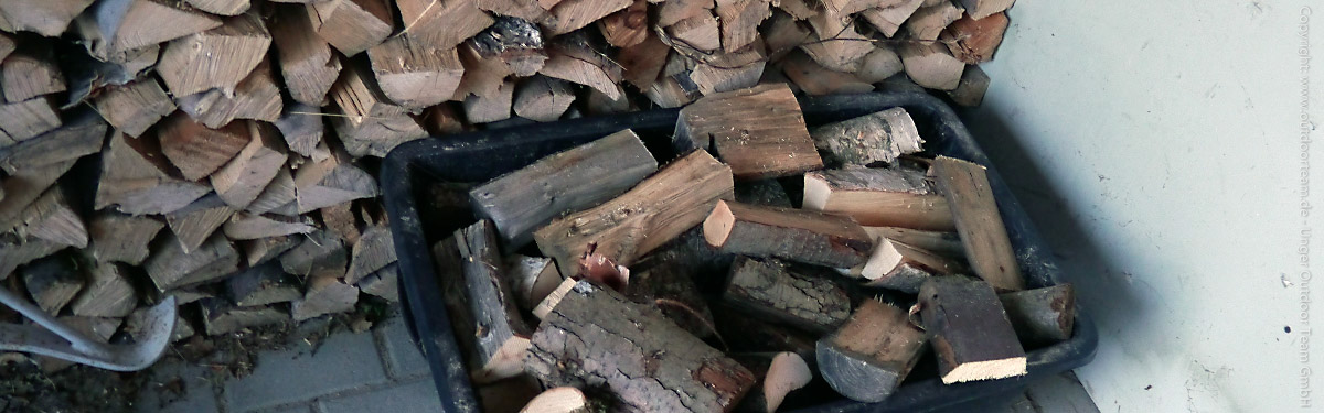 Brennholzverkauf für Lagerfeuer und Feuerkorb in großen Kisten zu etwa 25 - 35 kg